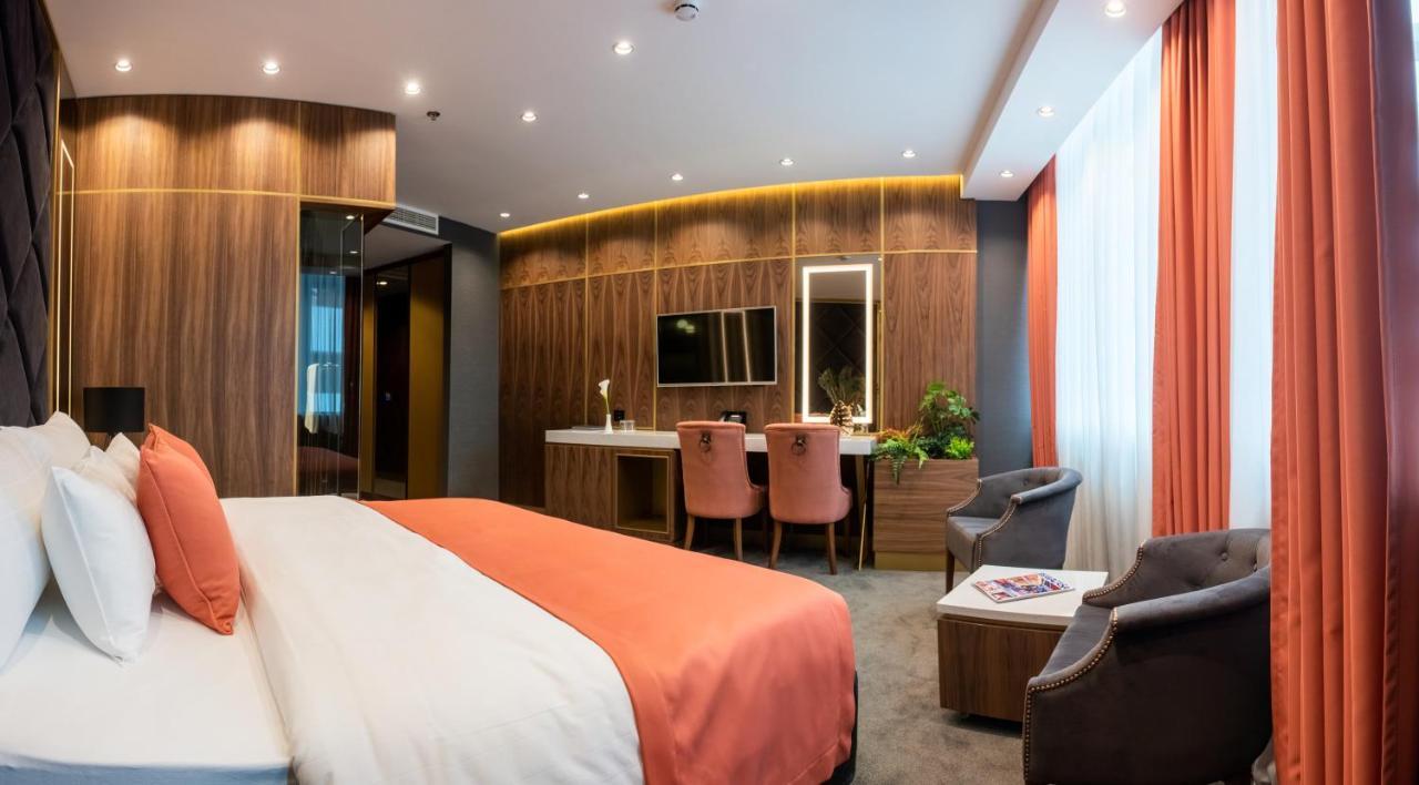 Hotel Pupin Novi Sad Exterior foto A room at the hotel
